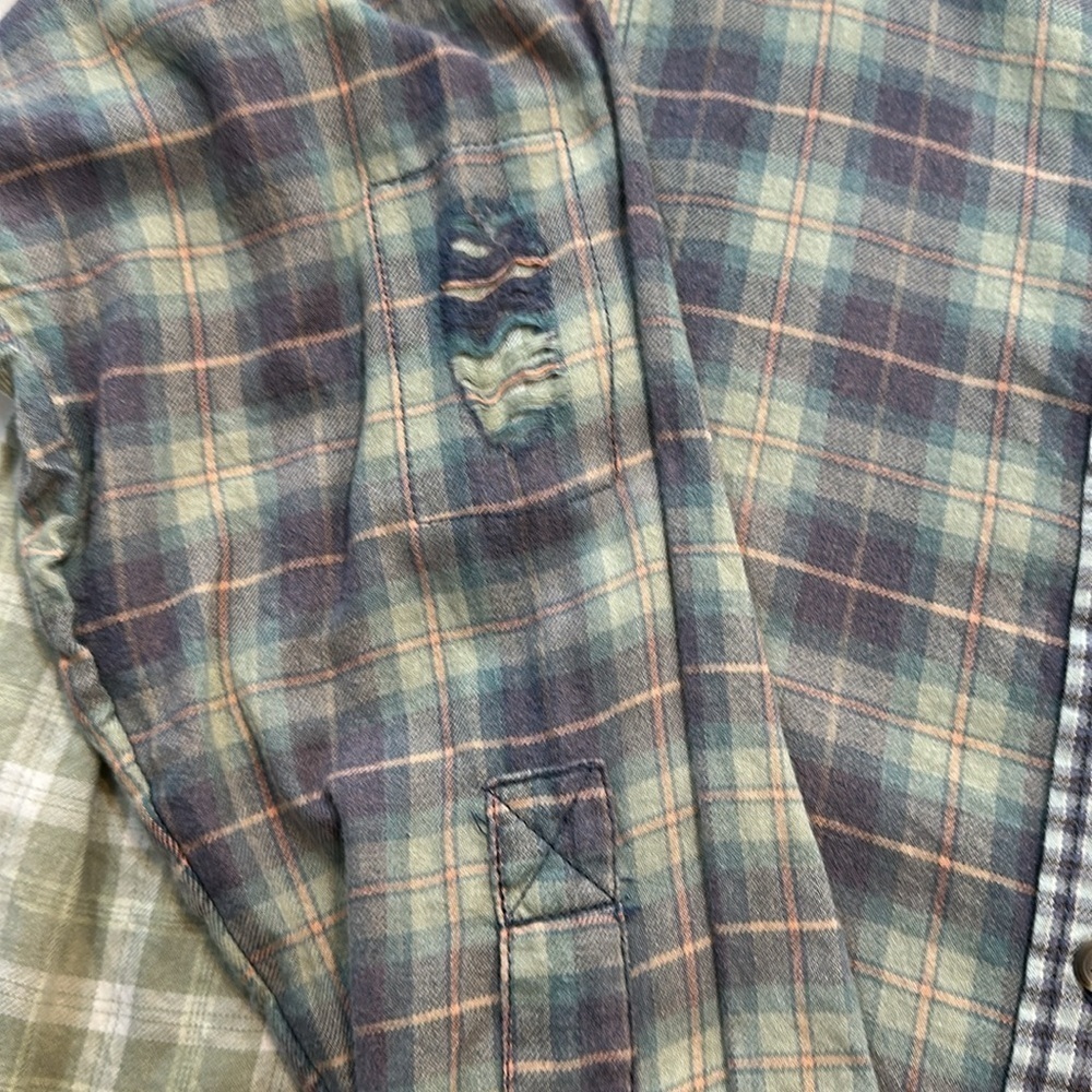 AEO Flannel Plaid Patchwork Button Down Cropped S… - image 5